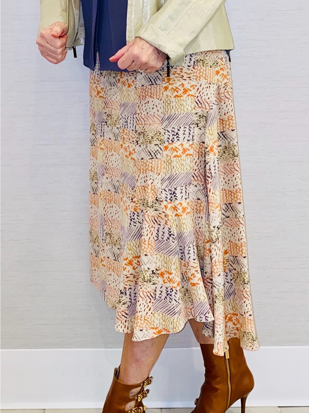 NOVIS High end Printed Midi Skirt in Cream, Orange, & purple. LIKE NEW!